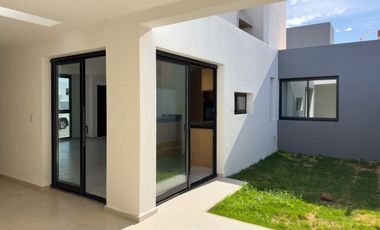 Duplex de 2 dormitorios en alquiler Quebrada de Manantiales, frente espacio verde