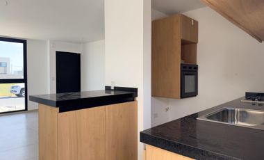 Duplex de 2 dormitorios en alquiler Quebrada de Manantiales, frente espacio verde