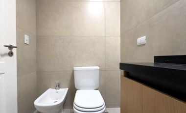 Duplex de 2 dormitorios en alquiler Quebrada de Manantiales, frente espacio verde