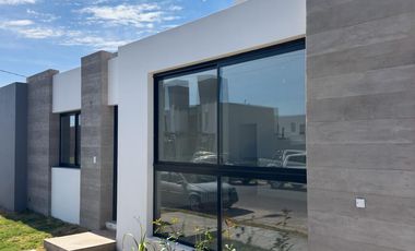 Duplex de 2 dormitorios en alquiler Quebrada de Manantiales, frente espacio verde