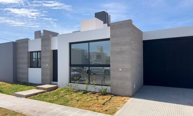 Duplex de 2 dormitorios en alquiler Quebrada de Manantiales, frente espacio verde