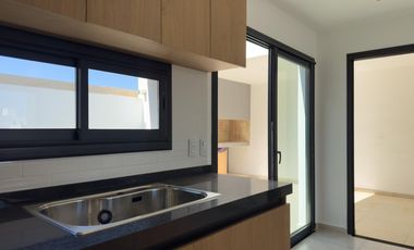 Duplex de 2 dormitorios en alquiler Quebrada de Manantiales, frente espacio verde