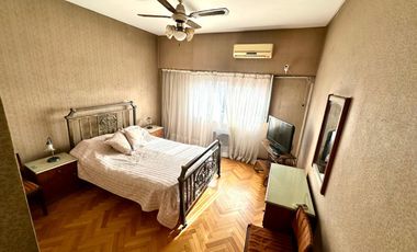 CASA 5 AMBIENTES SOBRE LOTE PROPIO Y LOCAL EN BARRACAS VENTA