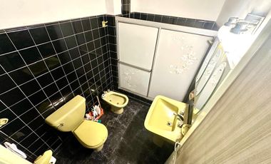 CASA 5 AMBIENTES SOBRE LOTE PROPIO Y LOCAL EN BARRACAS VENTA