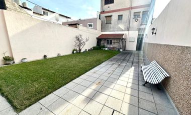 CASA 5 AMBIENTES SOBRE LOTE PROPIO Y LOCAL EN BARRACAS VENTA