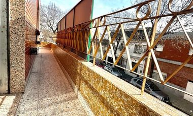 CASA 5 AMBIENTES SOBRE LOTE PROPIO Y LOCAL EN BARRACAS VENTA