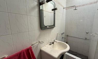 PH tres ambientes a reciclar a la venta en Villa Dominico