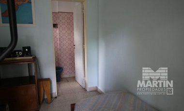 Casa sobre lote de 838 M2, con gran parque y pileta  - La Lucila, excelente ubicación