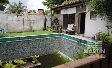 Casa sobre lote de 838 M2, con gran parque y pileta  - La Lucila, excelente ubicación