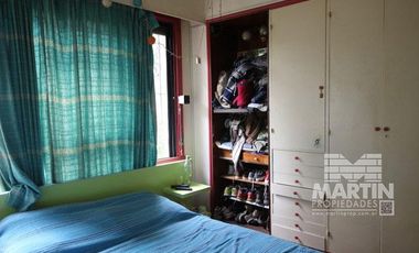 Casa sobre lote de 838 M2, con gran parque y pileta  - La Lucila, excelente ubicación