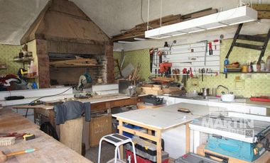 Casa sobre lote de 838 M2, con gran parque y pileta  - La Lucila, excelente ubicación