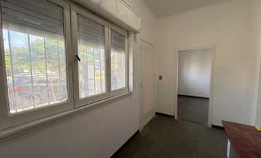 EXCELENTE LOCAL EN ESQUINA CON TERRAZA