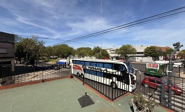 EXCELENTE LOCAL EN ESQUINA CON TERRAZA