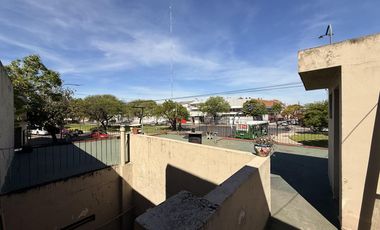 EXCELENTE LOCAL EN ESQUINA CON TERRAZA