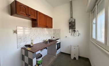 EXCELENTE LOCAL EN ESQUINA CON TERRAZA