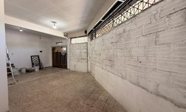 EXCELENTE LOCAL EN ESQUINA CON TERRAZA