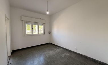 EXCELENTE LOCAL EN ESQUINA CON TERRAZA