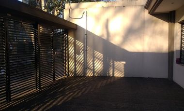 CASA EN EXCELENTE ESTADO A 100 MTS DE AV. ESPORA Y 4 CUADRAS DE ESTACION MARMOL