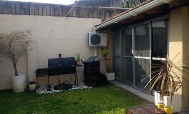 CASA EN EXCELENTE ESTADO A 100 MTS DE AV. ESPORA Y 4 CUADRAS DE ESTACION MARMOL