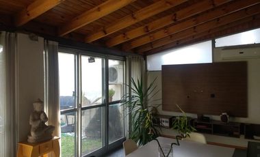 CASA EN EXCELENTE ESTADO A 100 MTS DE AV. ESPORA Y 4 CUADRAS DE ESTACION MARMOL