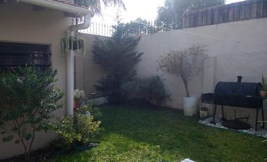 CASA EN EXCELENTE ESTADO A 100 MTS DE AV. ESPORA Y 4 CUADRAS DE ESTACION MARMOL