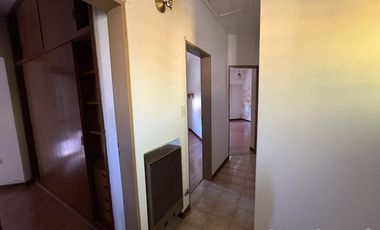 VENTA- EXCELENTE CASA EN PILAR CENTRO -A REFACCIONAR