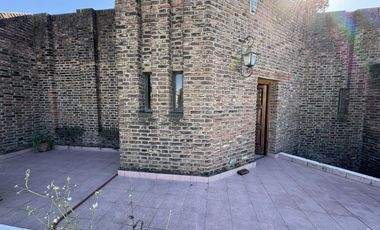 VENTA- EXCELENTE CASA EN PILAR CENTRO -A REFACCIONAR