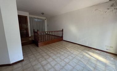 VENTA- EXCELENTE CASA EN PILAR CENTRO -A REFACCIONAR