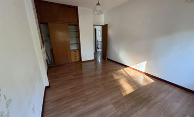VENTA- EXCELENTE CASA EN PILAR CENTRO -A REFACCIONAR
