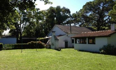 Casa antigua sobre 6 lotes en  Venta - Moreno