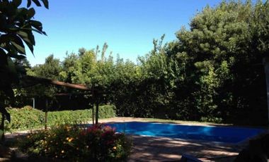 Casa antigua sobre 6 lotes en  Venta - Moreno