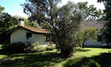 Casa antigua sobre 6 lotes en  Venta - Moreno