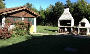 Casa antigua sobre 6 lotes en  Venta - Moreno