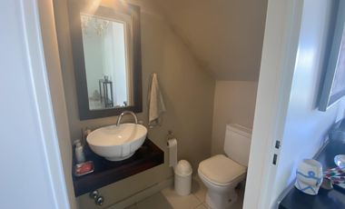 4 DORMITORIOS y AREA DE SERVICIO. LOTE INTERNO.