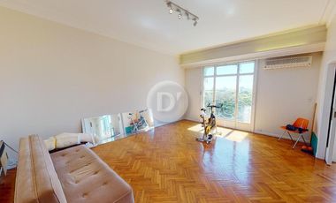 Piso 300 m2 y 2 cocheras sobre Plaza San Martin con excelentes vistas al Río