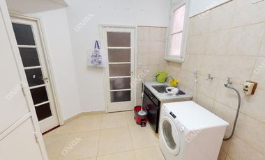 Piso 300 m2 y 2 cocheras sobre Plaza San Martin con excelentes vistas al Río