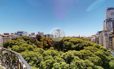 Piso 300 m2 y 2 cocheras sobre Plaza San Martin con excelentes vistas al Río