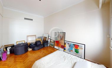 Piso 300 m2 y 2 cocheras sobre Plaza San Martin con excelentes vistas al Río