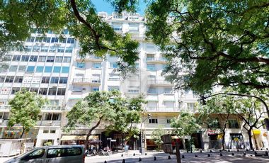 Piso 300 m2 y 2 cocheras sobre Plaza San Martin con excelentes vistas al Río