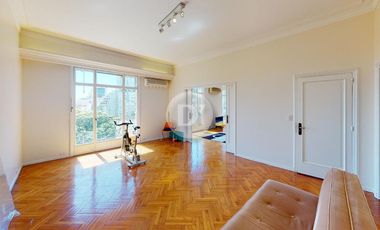 Piso 300 m2 y 2 cocheras sobre Plaza San Martin con excelentes vistas al Río