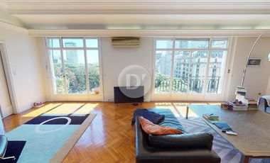 Piso 300 m2 y 2 cocheras sobre Plaza San Martin con excelentes vistas al Río