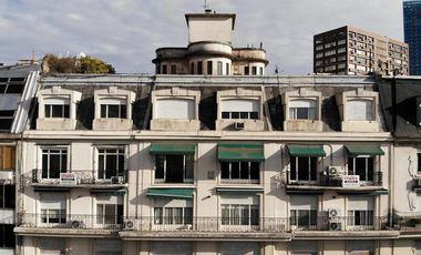Piso 300 m2 y 2 cocheras sobre Plaza San Martin con excelentes vistas al Río