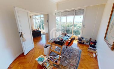Piso 300 m2 y 2 cocheras sobre Plaza San Martin con excelentes vistas al Río