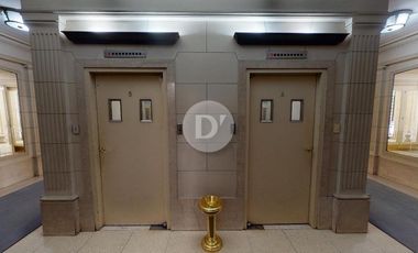 Piso 300 m2 y 2 cocheras sobre Plaza San Martin con excelentes vistas al Río