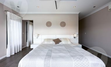 Casa a laguna en venta - Barrio El Principado, Canning