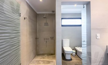 Casa a laguna en venta - Barrio El Principado, Canning