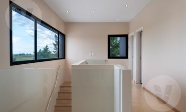 Casa a laguna en venta - Barrio El Principado, Canning