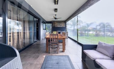 Casa a laguna en venta - Barrio El Principado, Canning