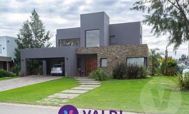 Casa a laguna en venta - Barrio El Principado, Canning