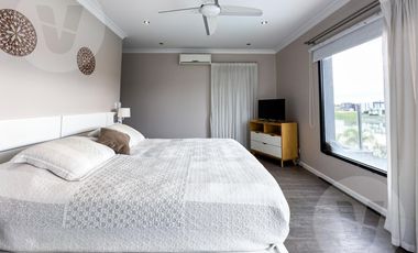 Casa a laguna en venta - Barrio El Principado, Canning